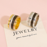 Beliebter Lateinamerika-Spinner-Ring aus Edelstahl mit Schwarzem Gitter und Klaren Zirkonia, Rotierender Breiter Ring für Männer und Frauen zum Weiterverkauf
