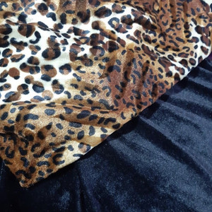 Thân Thiện Với Môi Không Có Moq Tùy Chỉnh <span class=keywords><strong>Leopard</strong></span> In Kỹ Thuật Số 100% Polyester Mềm Lụa Bọc In Ấn Vải Nhung - Product Image 2