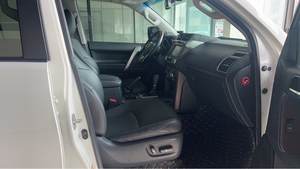 Yk Motors 2016 <span class=keywords><strong>Prado</strong></span> 3.5l Automatique <span class=keywords><strong>Vx</strong></span> Navi Essence Awd Voiture Avec Intérieur Léger Sièges En Cuir Direction Gauche en Vente - Product Image 5