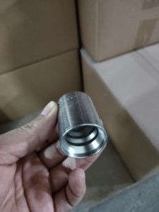 Ghiere per Tubi Idraulici Lomoflex00400 a Prezzo di Fabbrica, Senza Scanalatura per Tubi 4SP/4SH/R12, Manicotto di Crimpatura in Acciaio Inox 304/316/Acciaio al Carbonio/Ottone - Product Image 3