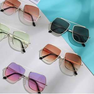 Gafas de Sol de Aleación Vintage de Moda 2022 para Mujer, Gafas de Sol Cuadradas Poligonales Irregulares - Product Image 3