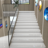 Carreaux de marches d'escalier modernes en or de luxe 470*1200 Un seul carreau de marches d'escalier en porcelaine avec des bandes dorées