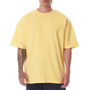 เสื้อยืดโอเวอร์ไซส์สีเหลืองล้วนสำหรับผู้ชาย แขนสั้น คอกลม เสื้อยืดพื้นฐาน เสื้อผ้าผู้ชาย รับผลิตตามสั่ง (OEM) เสื้อยืดขายส่ง - Product Image 1