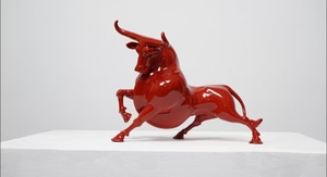 Statua di Animale Personalizzata a Grandezza Naturale Red Bull, Sculture di Mucche Decorative in Resina Ecologica per Esterni, Fornitura Diretta - Product Image 2