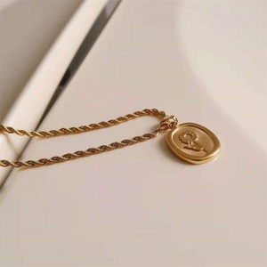 สร้อยคอแฟชั่นใหม่ ชุบทอง 18k สแตนเลสสตีล ลายดอกทานตะวัน พร้อมเชือกถัก - Product Image 5