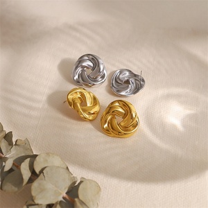 Pendientes de Acero Inoxidable Chapados en Oro, Personalizados, de Moda, Sin Deslustre, con Diseño Hueco Irregular - Product Image 2