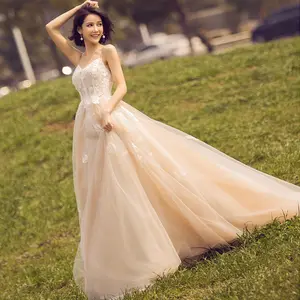 Wholesale Customized Luxury Tailored Wedding Dresses Show Slim Back Lace Wedding Dresses