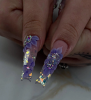 Ongles en acrylique faits à la main, longs et carrés, avec un design de papillon 3D et de fleurs en dégradé violet Y2K, pour salon de manucure