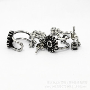 Yunnique Boucles d'oreilles tendance en acier inoxydable, forme fleur, manchette à clip avec chaîne et serti clos, pour femmes et hommes, style japonais et coréen - Product Image 4