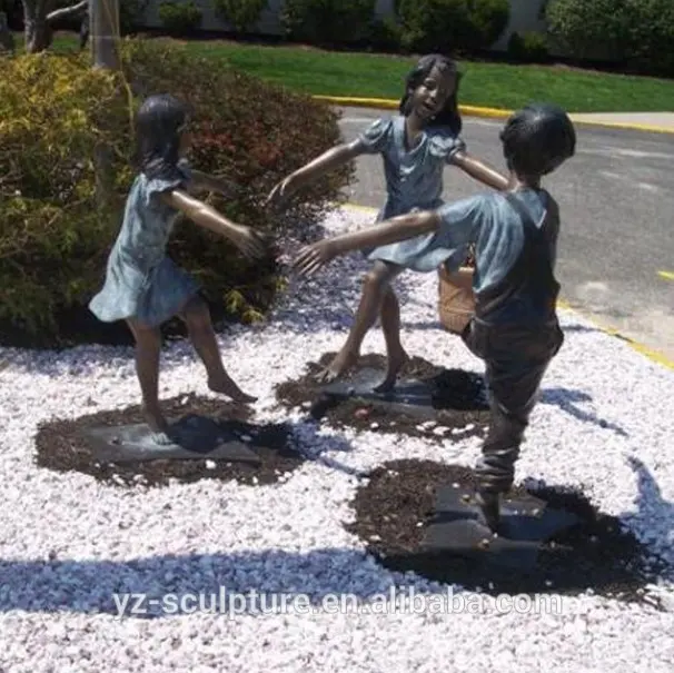 Lebensgroße Kinder skulptur zum Verkauf Kinder spielen Bronze skulptur im Garten