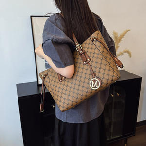 Bolsos de mano con estampado Retro para mujer, bolsos de hombro con diseño de nicho de clasificación superior, bolsos de mano de lujo elegantes y a la moda para mujer - Product Image 5