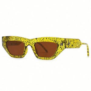 Vente en gros de lunettes de soleil tendance vintage 2023, dégradé de couleurs bonbons, rivets, lunettes de soleil pour femmes, style œil de chat - Product Image 1