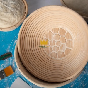 Banneton en rotin écologique fait main pour la cuisson du pain au levain, panier de levage rond avec doublure en lin - Product Image 1