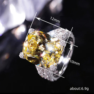 Anello Geometrico Rotondo dal Design Elegante per Donne - Product Image 5