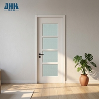 Portes intérieures modernes en bois JHK-G17 avec verre dépoli, apprêt blanc, design antique, ouverture manuelle pour atelier et cuisine
