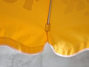 Parasol d'extérieur pliable et étanche anti-UV de 2,1 m avec poteau central, idéal pour hôtels et parcs, modèle DC-UP-211 - Product Image 4