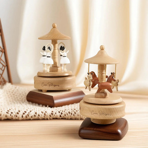 Boîte à musique en bois de hêtre avec cheval de carrousel et ballerine dansante, cadeau de Noël, accents décoratifs, cadeaux de niche - Product Image 2