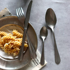 Rétro faire vieux 304 <span class=keywords><strong>couverts</strong></span> de cuisine en acier inoxydable ensemble de <span class=keywords><strong>couverts</strong></span> couteau à Steak fourchette cuillère ensemble fourchette à Dessert Vintage Restaurant <span class=keywords><strong>couverts</strong></span> - Product Image 1