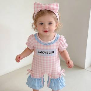 Tenue personnalisée pour bébé fille, barboteuse rose à carreaux et volants, vêtements d'été pour bébé, marque privée OEM ODM - Product Image 1
