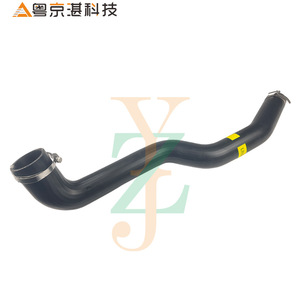 ท่อไอดีอินเตอร์คูลเลอร์ LR036477 ยางสำหรับอะไหล่ทดแทนเรนจ์โรเวอร์พร้อมแคลมป์ - Product Image 1