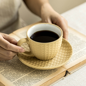 Set di Tazze da Caffè in Ceramica con Motivo Lavorato a Maglia, 240ml, Stile Nordico Minimalista - Pronta Consegna, Vendita all'Ingrosso per Uso Domestico e Caffetterie - Product Image 2