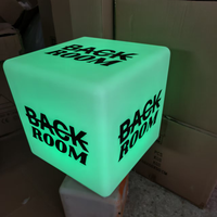 Cube Led Extérieur Rechargeable À Distance RVB Changement De Couleur Pour Exposition En Plastique Blanc 4/5 Face Led Cube Affichage Publicitaire