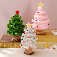 Handgefertigter Häkel-Mini-Weihnachtsbaum Tischdekoration mit Holzsockel Gestrickter Weihnachtsbaum Weihnachtsgeschenk für Zuhause