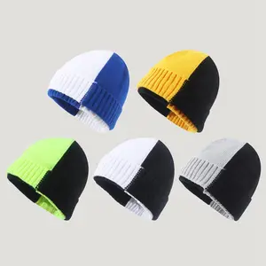หมวกสีเขียวปอมปอมปอมหมวก/หมวกบีนนี่ถักสำหรับผู้ชายในฤดูหนาว HT-651