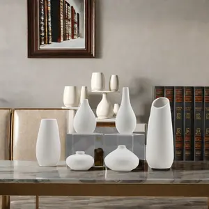 Vase moderne en porcelaine blanche mate de taille 10*10*7cm, design populaire pour un usage quotidien et un affichage de table