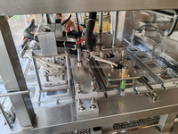 Machine automatique de remplissage et de scellage de gobelets pour le café, le chocolat, le sucre, le miel et le yaourt.