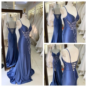 Eleganti Abiti <span class=keywords><strong>da</strong></span> <span class=keywords><strong>Sera</strong></span> Lunghi a Linea A <span class=keywords><strong>con</strong></span> Schiena in Pizzo, Plissettatura in Raso, <span class=keywords><strong>Spacco</strong></span> e Corpetto Ricamato <span class=keywords><strong>con</strong></span> Fiori - Product Image 3