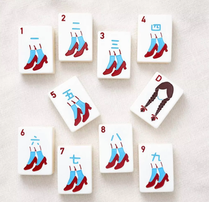 Jeu de Mahjong américain sur <span class=keywords><strong>le</strong></span> thème du <span class=keywords><strong>Magicien</strong></span> <span class=keywords><strong>d</strong></span>'<span class=keywords><strong>Oz</strong></span>, tuiles en acrylique jaune vif avec des motifs de pantoufles de Rubis et de lion - Product Image 2