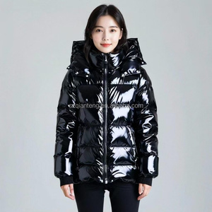 Veste en duvet réversible dorée super tendance pour femmes, logo personnalisé AQTQ, designer féminin, OEM - Product Image 4