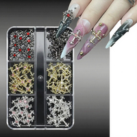 Décorations d'ongles DIY les plus populaires avec des chaînes en métal 3D punk croix or et argent et des strass, accessoires pour la manucure