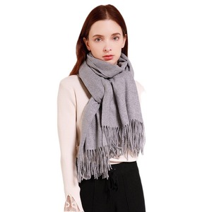 Otoño Invierno estilo coreano Simple todo-fósforo chal hombres mujeres Color sólido algodón pañuelo <span class=keywords><strong>rojo</strong></span> borla bufanda anual limitada - Product Image 5
