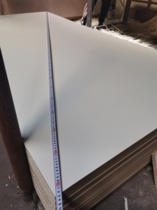 Bán buôn đôi phải đối mặt với nhiều lớp <span class=keywords><strong>MDF</strong></span> Board 4x8 cho trong nhà Tủ trang trí Trắng <span class=keywords><strong>Primer</strong></span> melamine Board 18 mét - Product Image 3