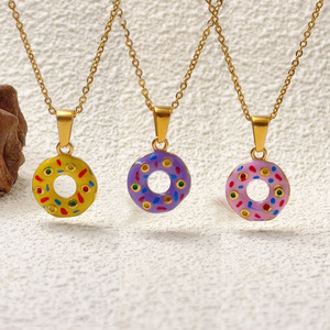Impermeable 18K chapado en oro collar de acero inoxidable venta al por mayor postre donuts encanto comida accesorio <span class=keywords><strong>Cupcake</strong></span> colgante comida collar - Product Image 1