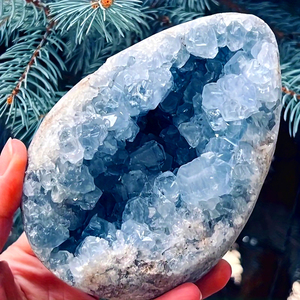 600-800g Celestita Azul Pulida, Geoda en Forma de Huevo, Regalos, Cristal Semiprecioso para Sanación Energética, Hola Feng Shui, Tendencia de Moda - Product Image 1
