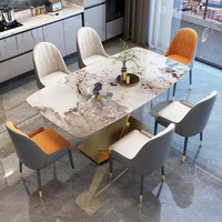 Ensemble de table et chaises de salle à manger de luxe, directement de l'usine, plateau rectangulaire en pierre frittée avec base en métal doré pour projet de villa moderne.