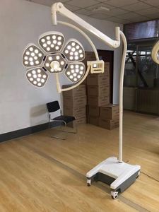 Lampe chirurgicale sans ombre EURVET LED5/3 pour équipement vétérinaire, 180 000 lux, haute luminosité - Product Image 3