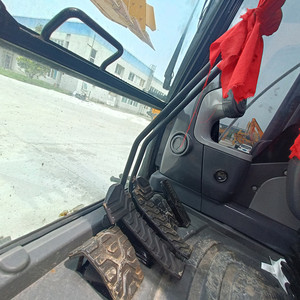 รถขุดตีนตะขาบ Caterpillar รุ่น CAT320D2 320dl 320c 320cl 320bl 320d 320b มือสอง ขนาด 20 ตัน พร้อมปั๊มเครื่องยนต์ บุ้งกี๋ขนาด 1.15 เมตร สภาพดีเยี่ยม - Product Image 4