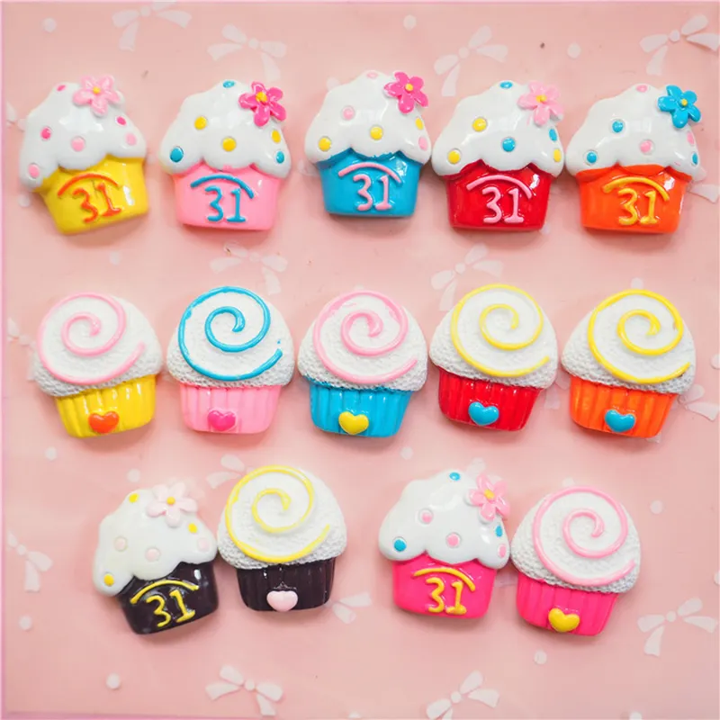 Kostenloser Versand Kawaii Kuchen Harz Charms Verzierungen Zubehör Flatback dekorative Harz Cabochons für Diy Crafts Making