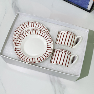 Service de table en porcelaine fine rayé rouge, comprenant des bols et assiettes en céramique, assiette à steak et assiette à petit-déjeuner - Product Image 4