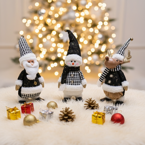 Ornement de Noël musical et animé en forme de Père Noël, bonhomme de neige et cerf, à carreaux noir et or, avec lumière chaude - Product Image 1