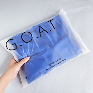 Sacs à fermeture éclair refermables pour vêtements, emballage personnalisé refermable avec fermeture auto-adhésive, sacs en plastique givrés avec fermeture éclair coulissante - Product Image 1