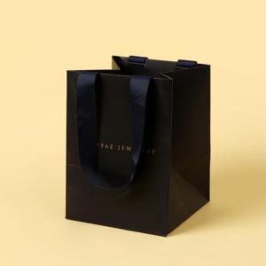Sacs cadeaux en papier pour bijoux de luxe, impression de logo personnalisée, petit sac d'emballage pour cadeau de mariage avec poignée en ruban - Product Image 1