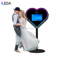 LEDA New Arrivals Cabine photo en forme de cœur Caméra portable Écran tactile Cabine photo miroir magique