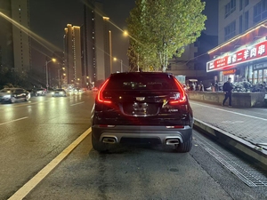 Cadillac <span class=keywords><strong>XT4</strong></span> 28T 2WD Premium SUV <span class=keywords><strong>2022</strong></span>, Interior de Cuero Oscuro, Control de Crucero ACC, Tracción Delantera, Auto Híbrido Usado Barato, Volante a la Izquierda - Product Image 4