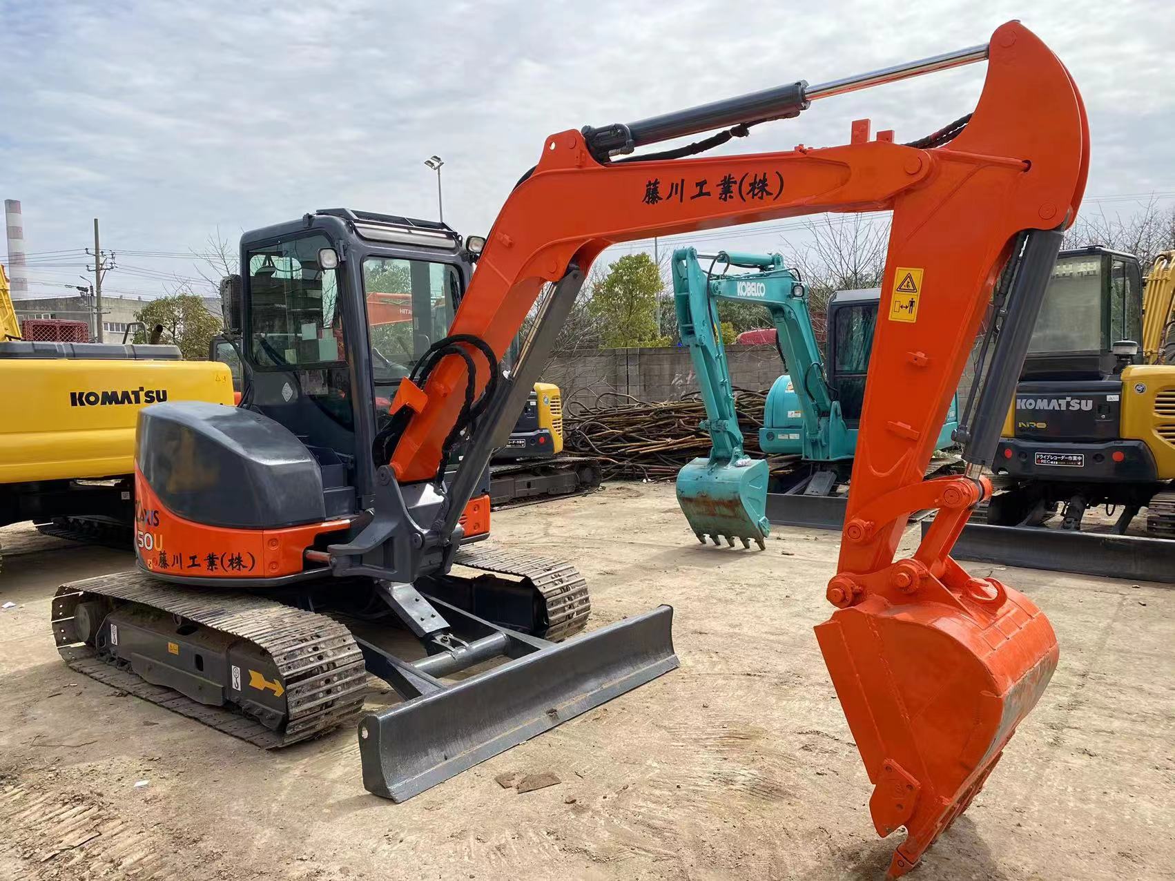 ぴ ZX50U-5B｜木材グラップル仕様機シリーズ｜林業｜業種から探す