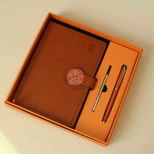 Carnet en cuir écologique Perfect Emed avec reliure cousue, logo et taille personnalisés pour cadeaux et usage professionnel - Product Image 2